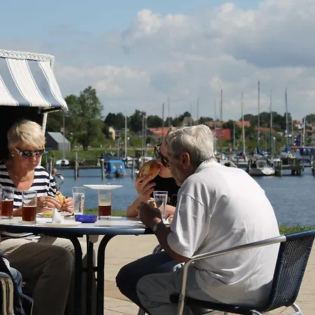 Urlaub Beim Reriker Ostseefischer Проживание в семье Рерик